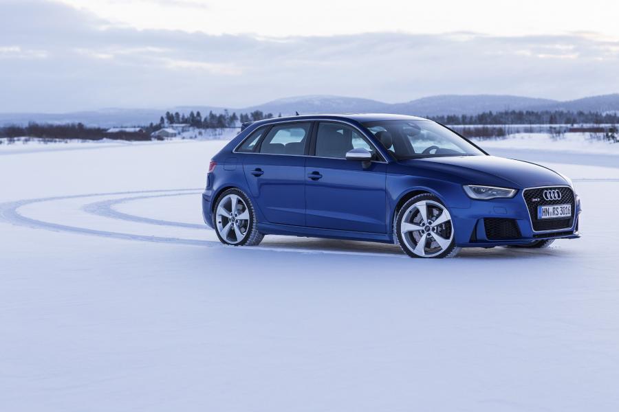  Audi RS3 Sportback 2015 года  (WW) (фото 21 из 38)